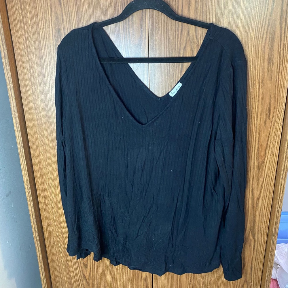 Love Fire Ribbed V-Neck Top Womens Large Black Long Sleeve Lightweight Stretch